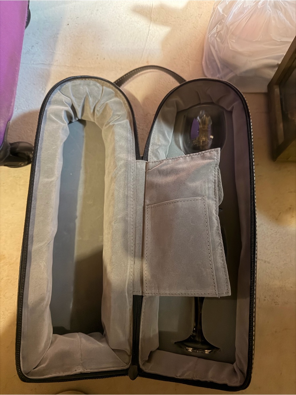 Wine Glass Travel Case with Padded Interior - Gray